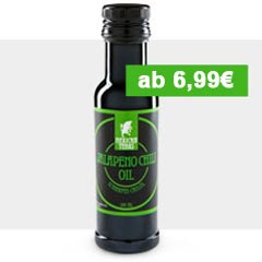 Eine Chili-Öl aus Jalapenos von Mexican Tears mit Preisauszeichnung und grauem, edlem Streifen im Hintergrund um optischen Halt auf der Website zu bekommen.