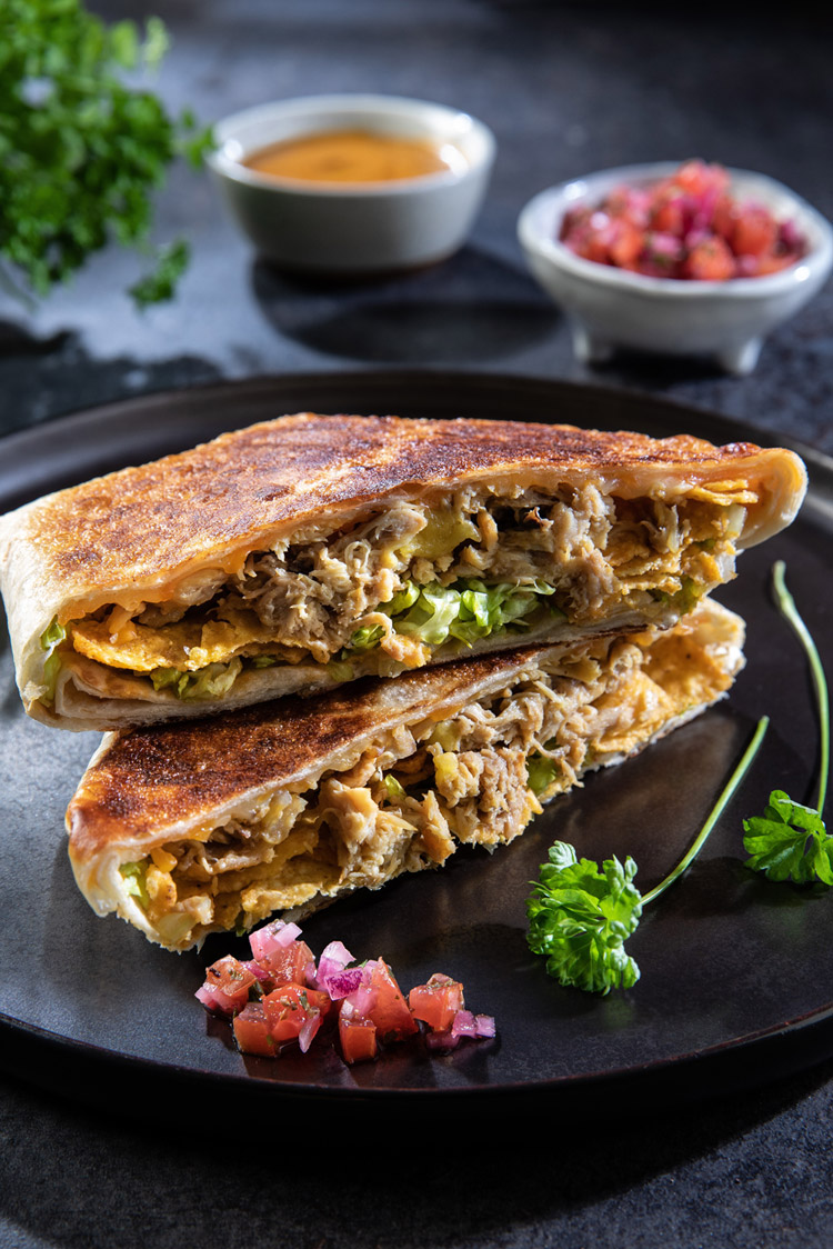 Pulled Chicken Crunchwrap mit Chimol